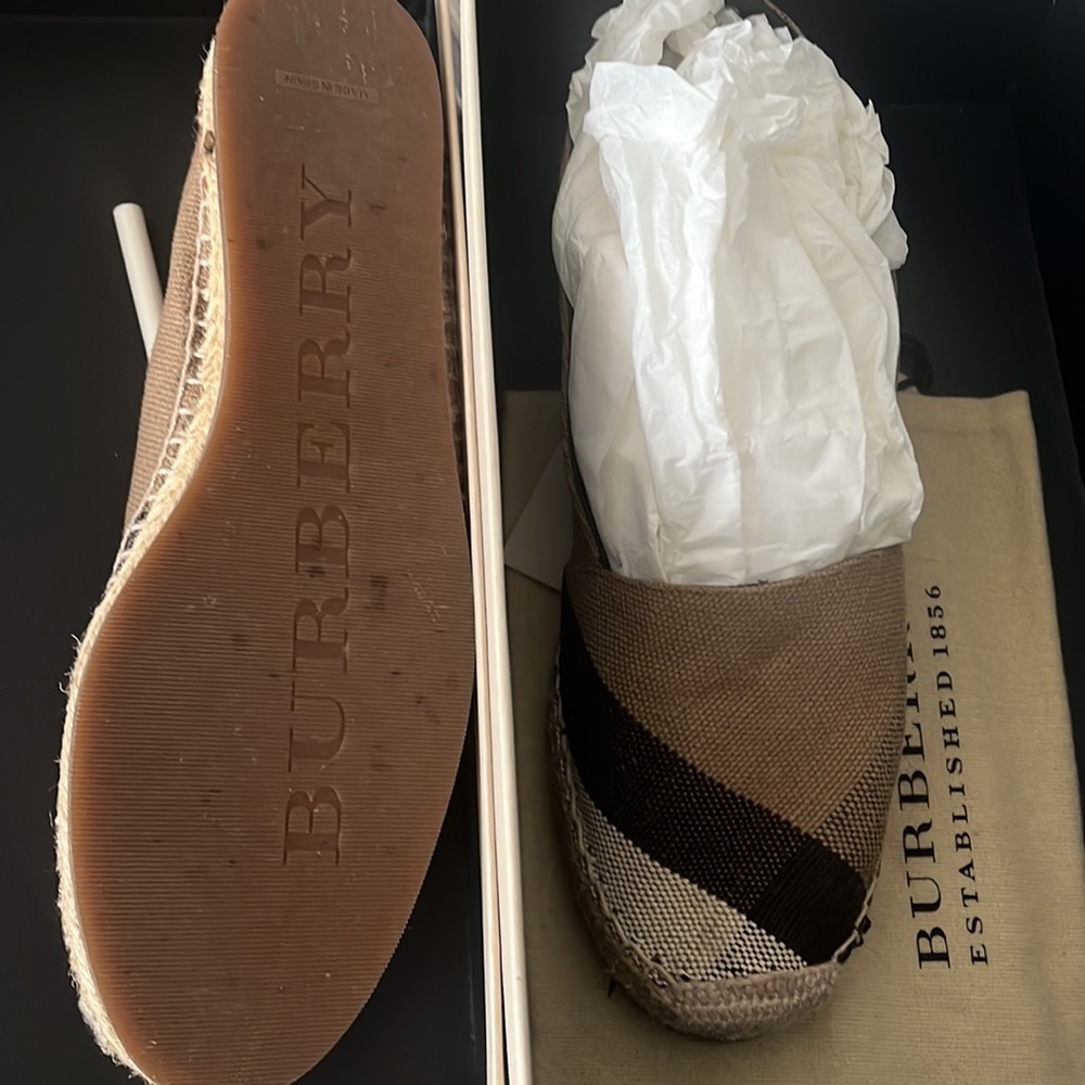 Like new worn once Burberry espadrilles - Picture 2 of 2
